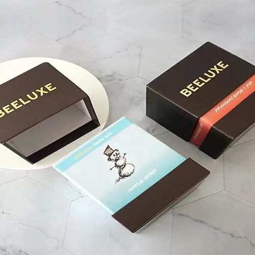 Mas variedad de cajas de tapa y fondo.